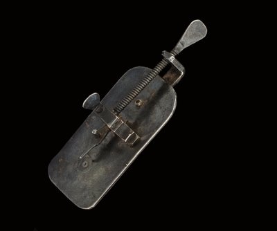Microscópio, c.1690 (prata e vidro) (ver também 1121456-60) de Antoni van Leeuwenhoek
