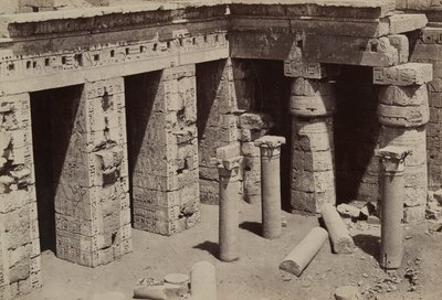 Medinet Habu: Igreja Copta no centro do Templo de Ramsés III de Antonio Beato