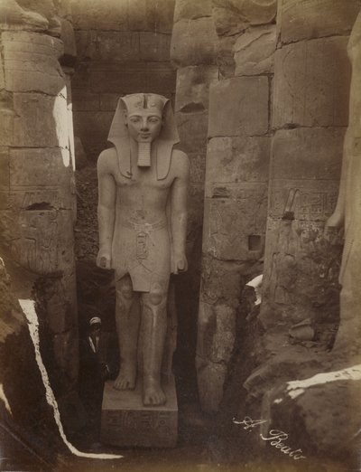Estátua de Ramesses II em Luxor de Antonio Beato