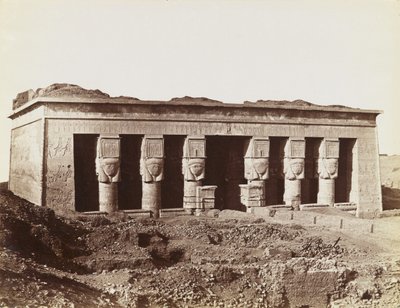 Templo de Dendera, vista do nordeste da fachada do templo de Antonio Beato