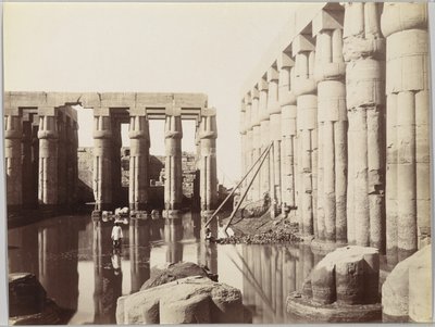 Templo de Luxor, Vista da Corte de Amenhotep III (foto em prata albúmen) de Antonio Beato
