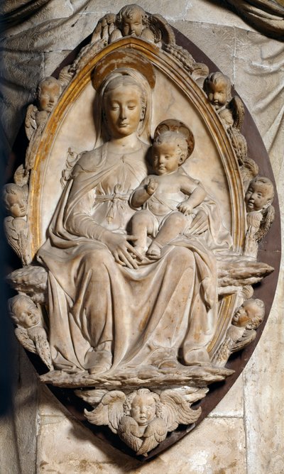 Virgem e criança na mandorla. Escultura em baixo relevo de Antonio Rossellino