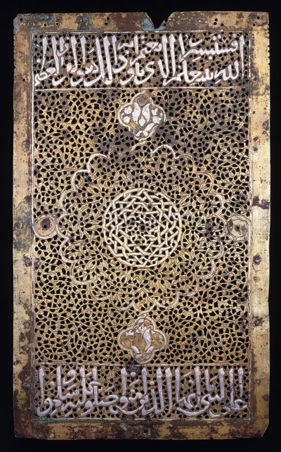 Um painel do lado de um kursi de Arabic School
