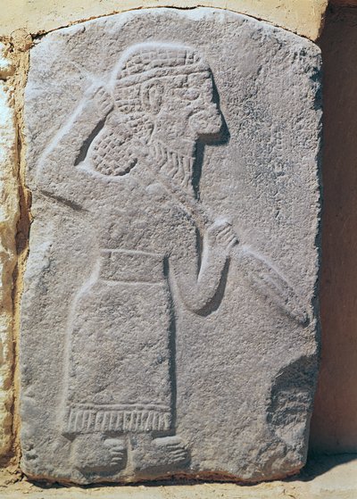 Orthostat representando um soldado do Palácio de Kapara, rei de Guzama, Tell Halaf, Síria (calcário) de Aramaean