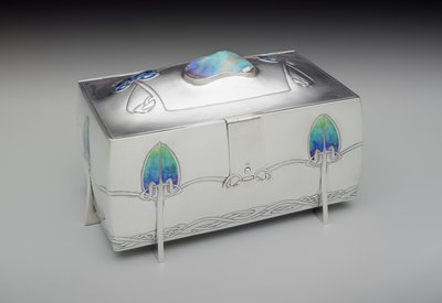 Caixa (variante modelo 652) de Archibald Knox