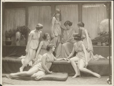 [Isadora Duncan e Grupo]. de Arnold Genthe