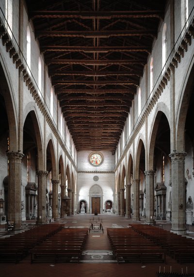 Renascença: vista interior da Basílica Santa Croce projetada por Arnolfo di Cambio (1245-1302/1310) (Vista interior da Basílica Santa Croce) 1294 Basílica Santa Croce, Florença, Itália de Arnolfo di Cambio