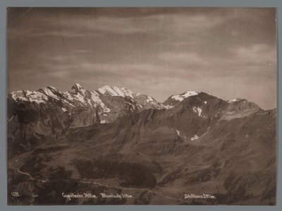 Vista do Gspaltenhorn, do Blüemlisalp e do Schilthorn nos Alpes Berneses
Panorama da Jungfraukette (título da série) de Arthur Gabler