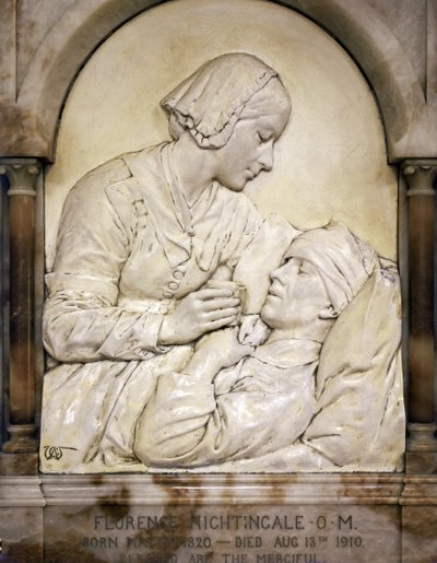 Florence Nightingale a confortar um ferido (relevo em estuque e baixo-relevo) de Arthur George Walker