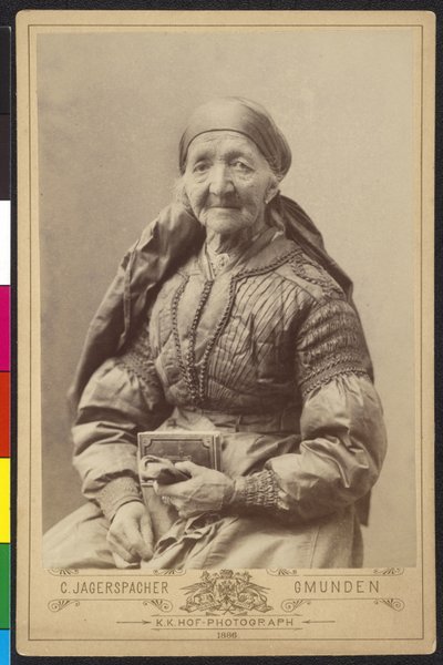 Mulher idosa em libré - Alta Áustria de Artist Unknown