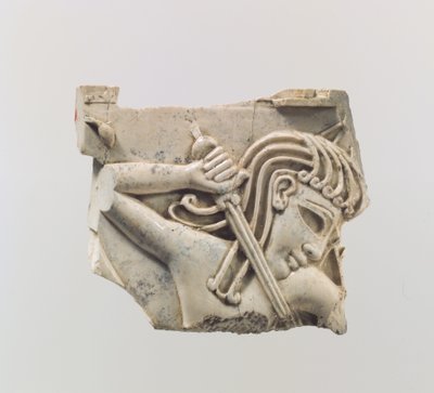 Placa de mobília cloisonné com uma figura segurando uma espada, c. Séc. 9 a 8 a.C. (marfim) de Assyrian