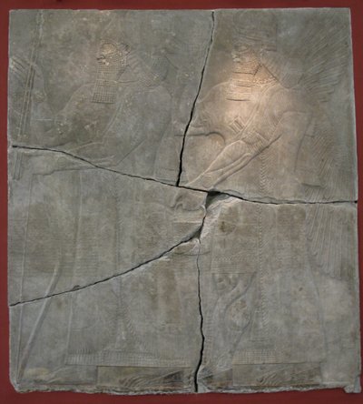 Rei Ashurnasirpal II e seu Deus. Alívio do palácio de Ashurnasirpal II em Kalhu, Nimrud, século IX aC de Assyrian