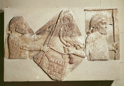 Fragmento de um relevo representando tributários medianos de Assyrian School