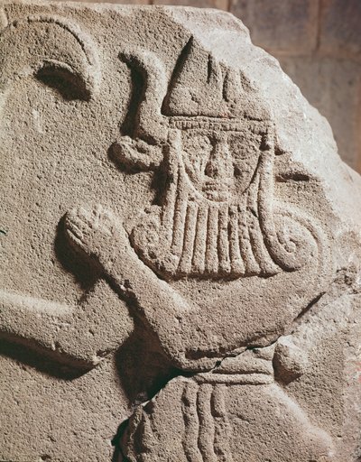 Relevo retratando um ídolo hitita, do século XI a IX aC de Assyrian School