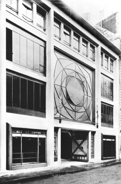 Garagem na Rue de Ponthieu, projectada por Auguste Perret (1874-1954) 1906 (fotografia a preto e branco) de Auguste Perret
