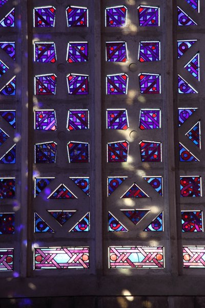 A Igreja de Nossa Senhora de Raincy em Raincy. Arquitetura de Auguste Perret e Gustave Perret de Auguste Perret
