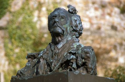 Busto de bronze por Jules Barbey d