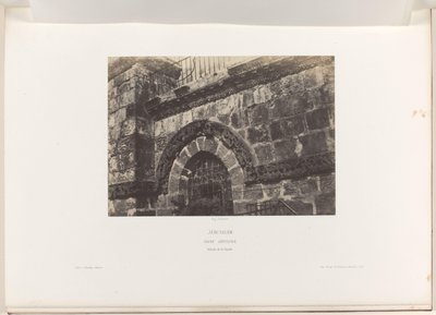 Pormenor de uma janela da Igreja do Santo Sepulcro, Jerusalém
Jerusalém. Santa Sépulcre. Détails de la fachada (título sobre o objecto) de Auguste Salzmann