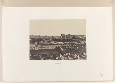Bacia de Mamilla fora da Muralha da Cidade Velha de Jerusalém Jerusalém. Birket-Mamillah (título no objeto) de Auguste Salzmann