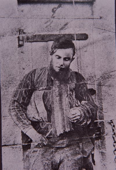 Joe Byrne, membro da quadrilha Kelly Gang, enforcado após a morte, 29 de junho de 1880 (foto a p/b) de Australian Photographer