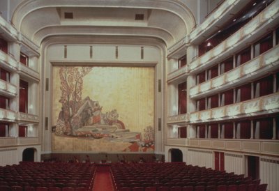 Auditório da Ópera Estatal Vienense mostrando uma cena de Orfeu, destruída em 1945, reconstruída e reaberta em 1955 de Austrian Photographer