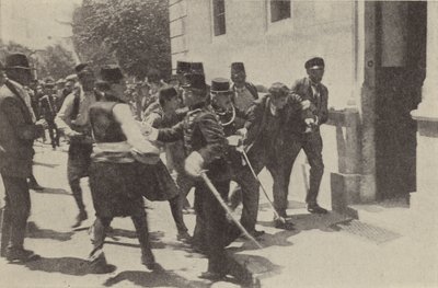 A prisão de Gavrilo Princip depois de ter assassinado o Arquiduque Franz Ferdinand da Áustria em Sarajevo de Austrian Photographer