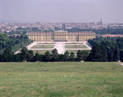 Palácio de Schonbrunn, concluído em 1711 de Austrian School