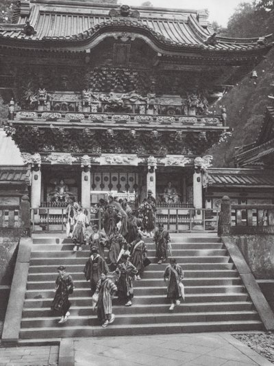 Japão: Nikko, Yomei-mon, portal principal do Santuário de Ieyasu (fotografia a preto e branco) de Axel von Graefe