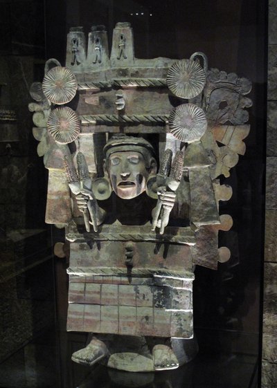 Queimador de incenso na forma da deusa da agricultura Chicomecoatl, Tlahuac, período pós-clássico tardio, c.1500 de Aztec