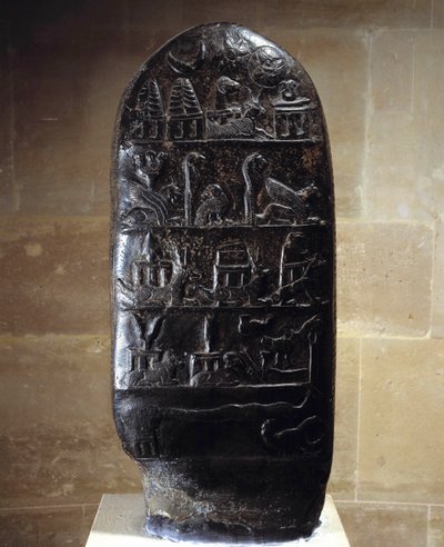 Antiquite oriental: estela (ou kudurru, apoio de doação de terras) em calcário preto esculpido em baixos-relevos do rei Meli-Shipak (ou Melishipak) II (1186-1172 AC) a favor de seu filho Marduk-apla-iddina. Eles representam as grandes divindades. Do site d de Babylonian