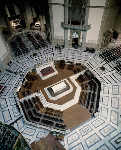 Vista do coro de mármore octogonal feito por Baccio Bandinelli (1488-1560) (Bartolommeo Brandini), dentro da Catedral de Florença (Duomo Santa Maria del Fiore). 1555, Florença, Itália de Baccio Bandinelli