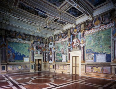 Royal ou Hércules Hall com afrescos, Hercules Hally Baldassare Croce, cenas mitológicas e eventos históricos da cidade de Viterbo, teto em caixotões de madeira, Câmara Municipal, antigo Palazzo dei Priori, Viterbo, Lazio, Itália de Baldassare Croce