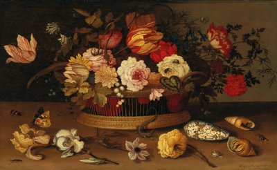 Uma cesta de vime com flores e conchas em uma borda de pedra. de Balthasar van der Ast