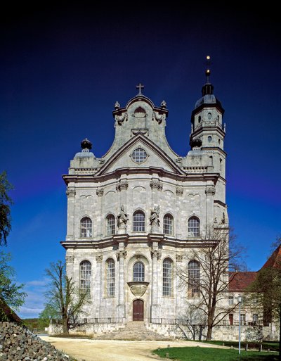 Vista da fachada do mosteiro pelo arquitecto Johann Balthasar Neumann (1687-1753) Neresheim, Alemanha de Balthasar Neumann