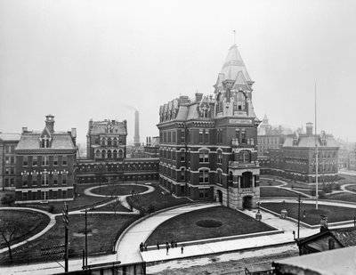 Cook County Hospital, c.1900, Chicago, Illinois, EUA, c.1900 (foto a p/b) de Barnes and Crosby