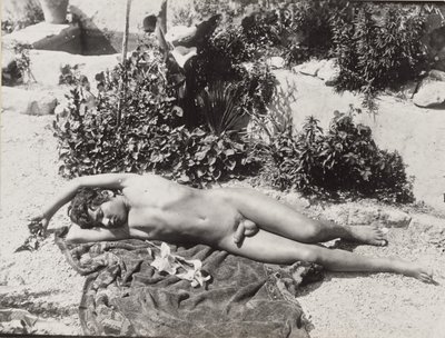 [Homem jovem nu reclinado]. de Baron Wilhelm von Gloeden