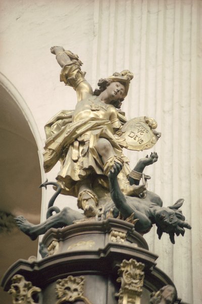 Púlpito, também chamado de Púlpito da verdade, detalhe: São Miguel e o dragão, 1749 (dourado, madeira e marchetaria) (ver também 252679 e 252680) de Bavarian school