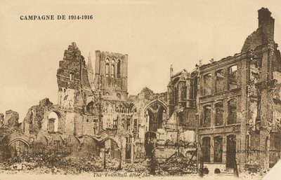Hotel de Ville após o bombardeio, Ypres, 1915 de Belgian Photographer