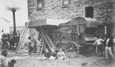 Máquina de debulhar a vapor, Mons, 1883 de Belgian Photographer