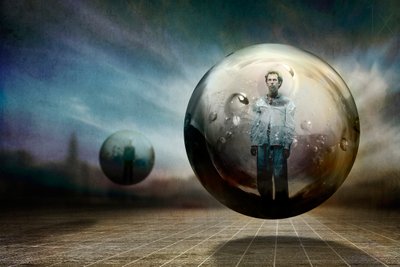 Homem dentro de uma esfera flutuante de Ben Goossens ✝