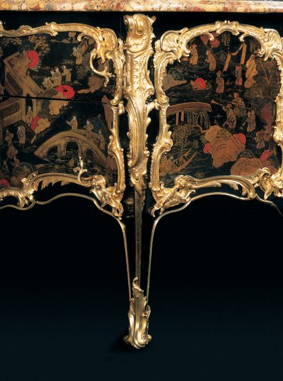 Uma cômoda Luís XV de Bernard van Risenburgh II