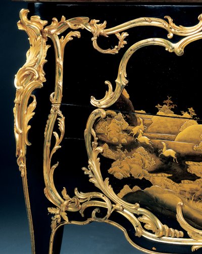 Cômoda (laca japonesa montada em ormolu) de Bernard van Risenburgh II