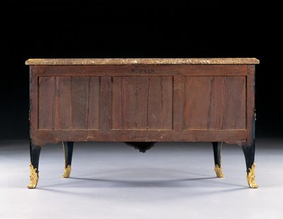Cômoda, c.1745 (laca japonesa montada em ormolu e madeira ebonizada) de Bernard van Risenburgh II