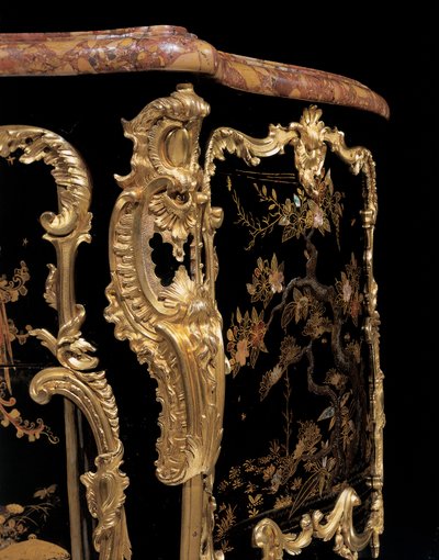 Cômoda, c.1745 (laca japonesa montada em ormolu e madeira ebonizada) de Bernard van Risenburgh II
