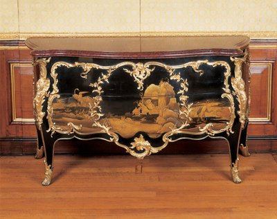 Cômoda, c.1745 (laca japonesa montada em ormolu e madeira ebonizada) de Bernard van Risenburgh II