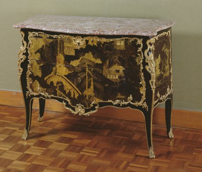 Louis XV Commode (madeira banhada a ouro, bronze e mármore) de Bernard van Risenburgh II