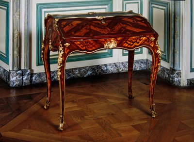 Louis XV Secretaire carimbado com as letras B.V.R.B de Bernard van Risenburgh II