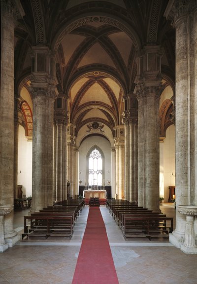 Vista interior da igreja de Pienza de Bernardo Rossellino