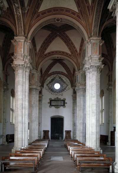 Vista interior da igreja de Pienza de Bernardo Rossellino