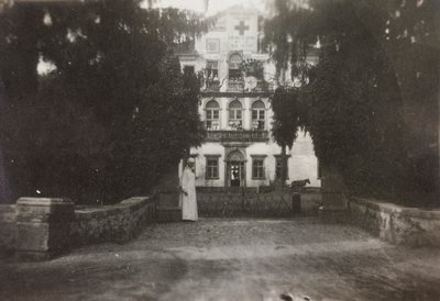 Álbum da Primeira Guerra Mundial em Friuli-Venezia Giulia: Villa Brazzà, casa de 17 do Hospital de Guerra em Soleschiano Manzano, foto tirada da torre da igreja, 19/05/0116 (foto a p/b) de Bourbon Del Monte
